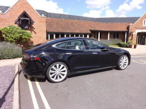 Tesla model S 3